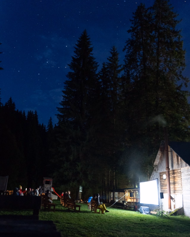 KineDok sub cerul liber la Oslea Run: „Albastru Pelikan”